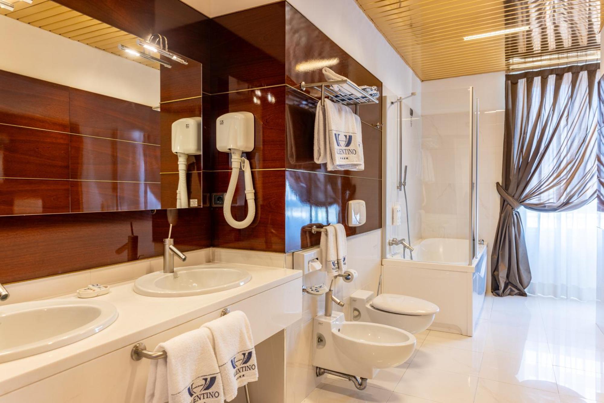 Hotel Valentino แตร์นี ภายนอก รูปภาพ